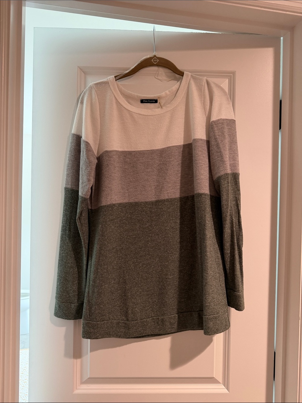 Pink Clover Colorblock Crewneck Sweater in White, Light Gray, Dark Gray